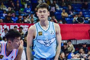 ky Sports-靠谱火力！王睿泽半场6中4拿到10分 三分4中2