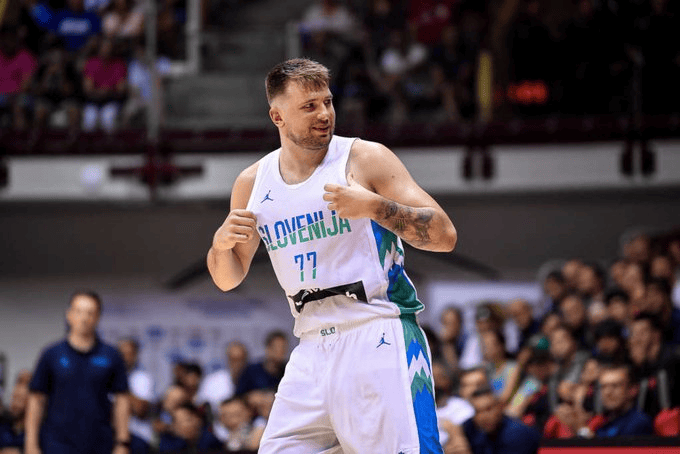 手机安全登录入口-东契奇摔了一下,大家不用担心!