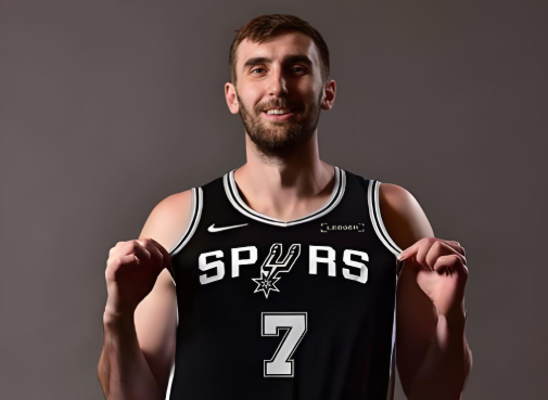 马刺休赛期运作策略:节奏把控的艺术