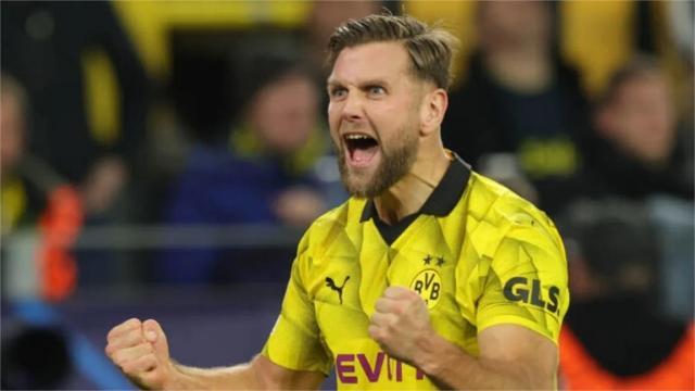 1720827434101045298.jpg ky Sports-【早报】一老一小,阿卡德约会师温网决赛