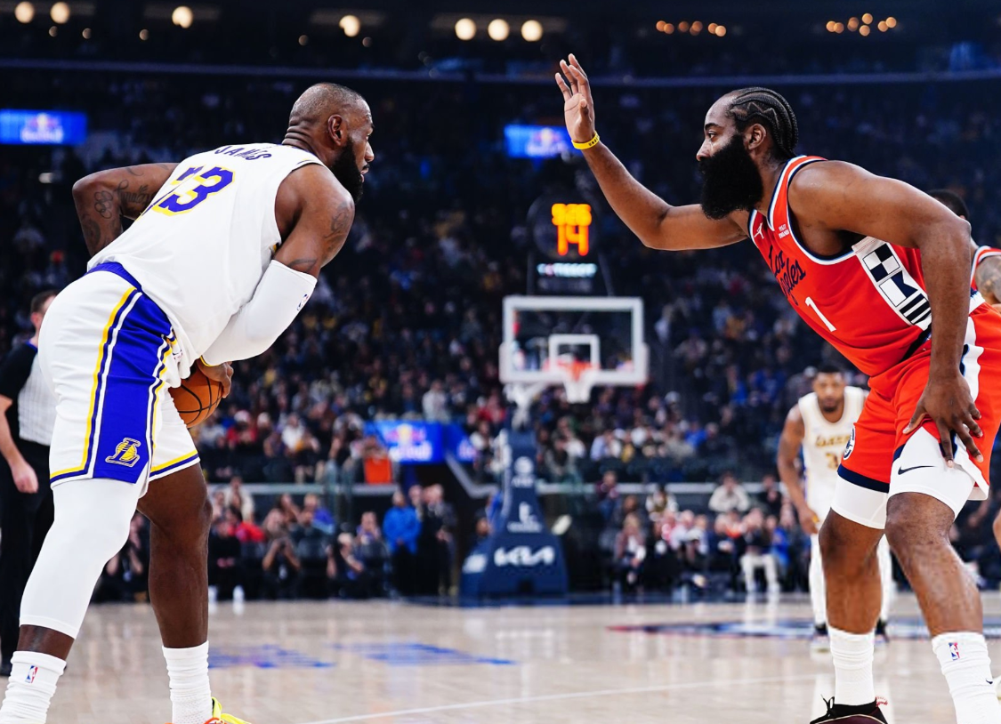 开云体育-11胜2负,从西部倒数打成联盟第一!再不交易,你们又快要倒下了