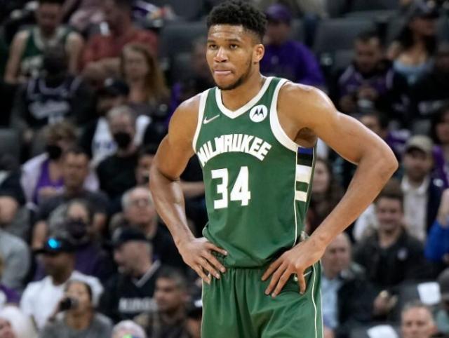 手机安全登录入口-字母哥谈争冠四大对手：米德尔顿复苏不能保证夺冠