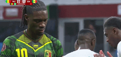 半场：塞内加尔1-0马里，恩迪亚耶破门，比苏马染红