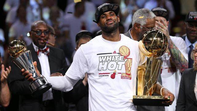 1631527184646038144.jpg 官方网-距完美只一步之遥 盘点NBA历史上那些德约式遗憾