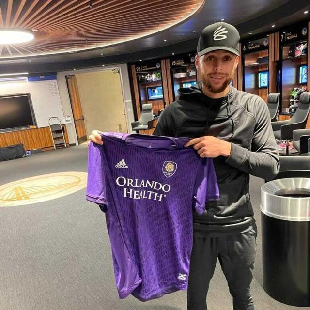 1629957720239063608.jpeg 开云体育-半场射横梁?!看看足球版本的技巧·扣篮·三分大赛