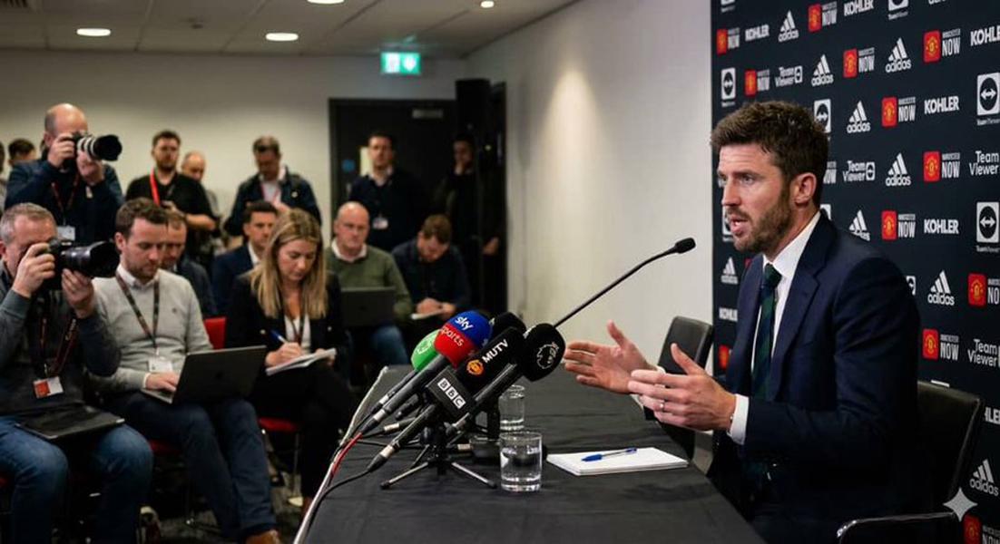 开云体育-曼联头号射手疑似受伤，陷5场球荒场场被换下！下赛季面临新挑战