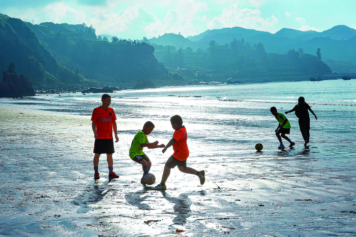 手机安全登录入口-福建霞浦：校园竞逐绿茵梦|足球|足球队|霞浦足球|校园足球|福建省_新浪体育_新浪新闻